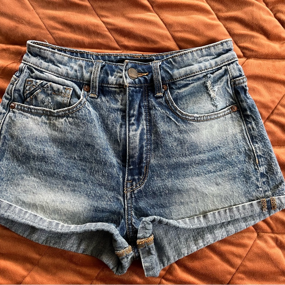 Buckle Black Light Blue Jean Shorts size 24, fit number 75